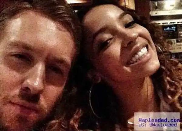 Tinashe shows off her b**bs in new photo